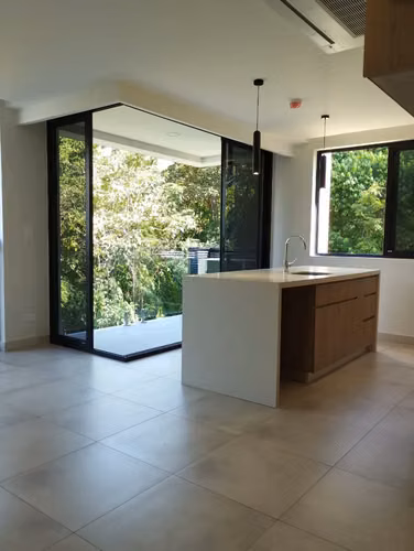 Adquiera un pedazo de paraíso: Impresionante condominio nuevo en Playa Jacó - Imagen 2