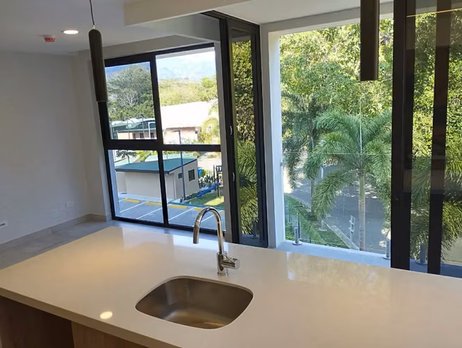Adquiera un pedazo de paraíso: Impresionante condominio nuevo en Playa Jacó - Imagen 3