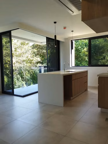 Adquiera un pedazo de paraíso: Impresionante condominio nuevo en Playa Jacó - Imagen 15