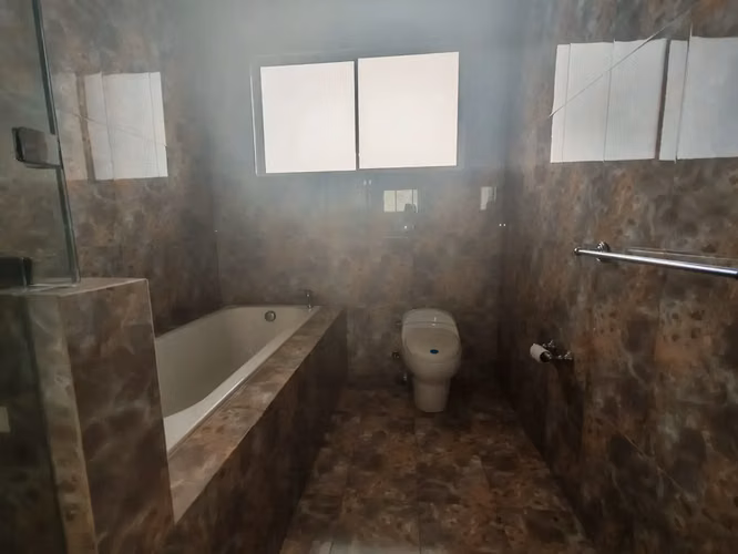 Se alquila espacioso apartamento de 3 habitaciones en Escazú con vistas panorámicas a la ciudad. - Imagen 14