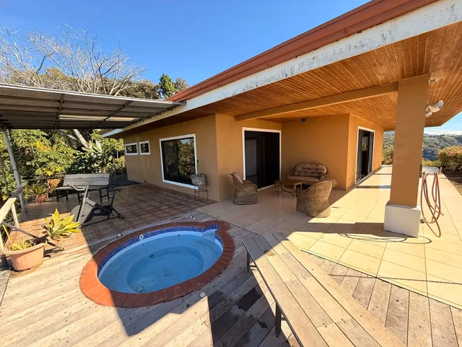 Vistas panorámicas y oasis de jacuzzi: en Orotina, Alajuela, Costa Rica - Imagen 10