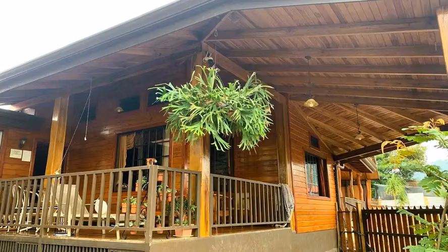 LOTE EN VENTA CON DOS HERMOSAS CASAS EN ATENAS, ALAJUELA