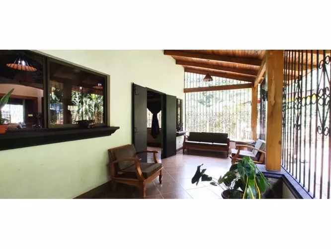 Hermosa Casa y una zona muy linda y tranquila - Imagen 7