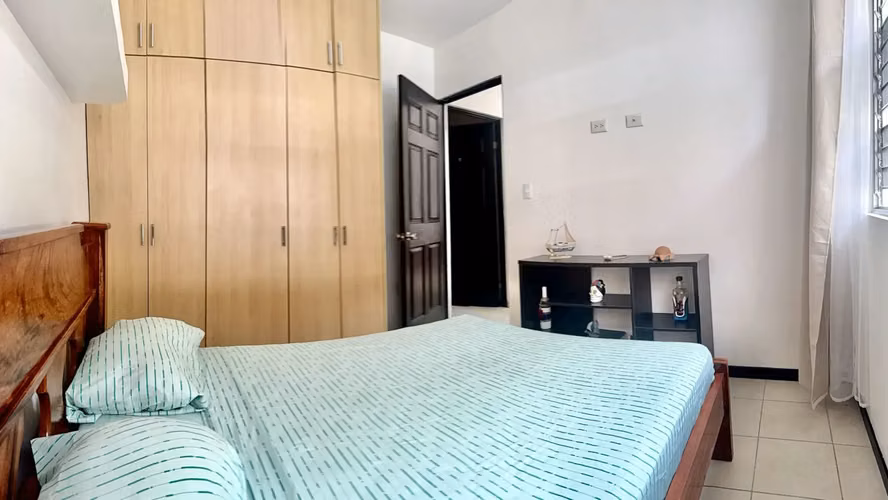 Acogedora casa de 3 dormitorios en una comunidad cerrada en Herradura con comodidades estilo resort. - Imagen 17