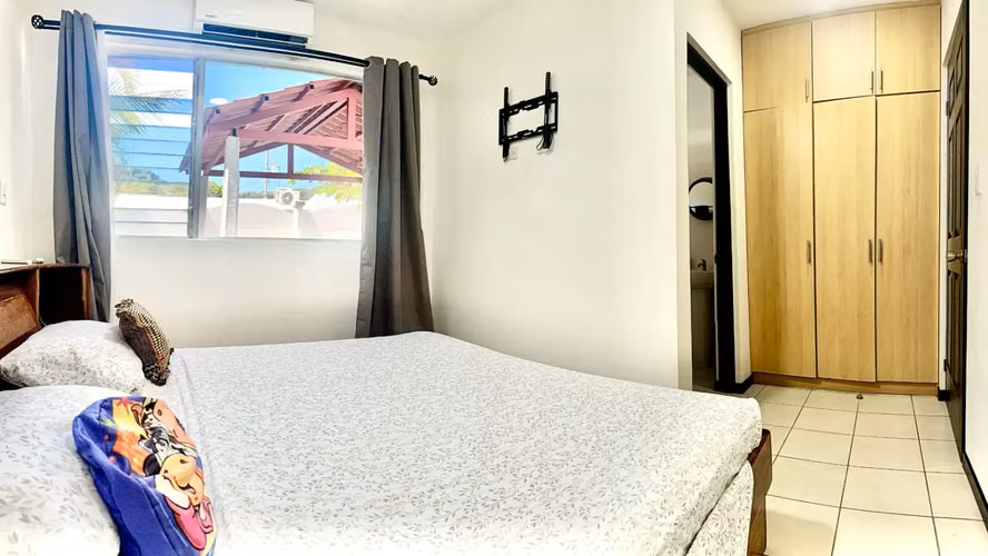 Acogedora casa de 3 dormitorios en una comunidad cerrada en Herradura con comodidades estilo resort. - Imagen 14