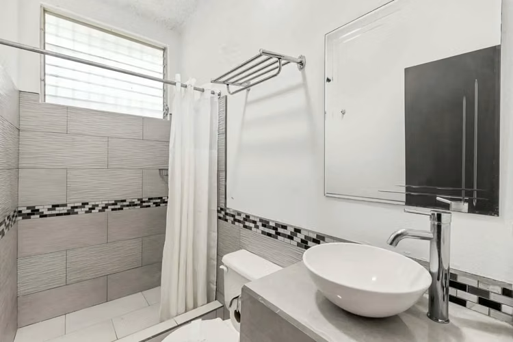 Paraíso tropical: Hotel privado de 20 habitaciones en alquiler vacacional cerca del Casino Cocal - Imagen 18