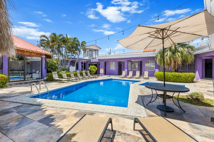 Paraíso tropical: Hotel privado de 20 habitaciones en alquiler vacacional cerca del Casino Cocal - Imagen 2