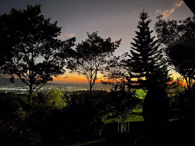 Casa en la ladera con impresionantes vistas panorámicas al valle en Santa Bárbara, Heredia - Imagen 18