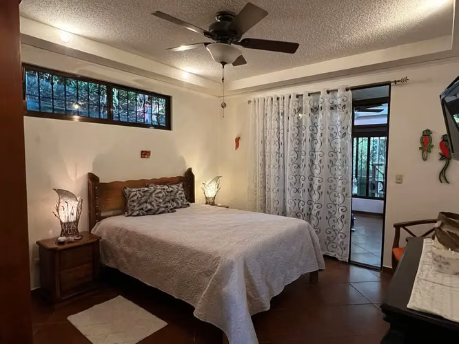 Casa en la ladera con impresionantes vistas panorámicas al valle en Santa Bárbara, Heredia - Imagen 11