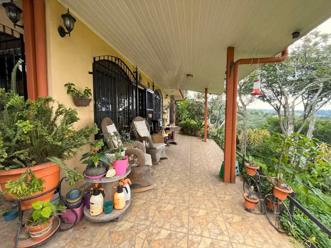 Casa en la ladera con impresionantes vistas panorámicas al valle en Santa Bárbara, Heredia - Imagen 4