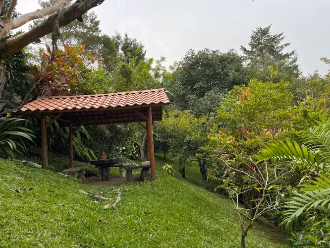Casa en la ladera con impresionantes vistas panorámicas al valle en Santa Bárbara, Heredia - Imagen 15