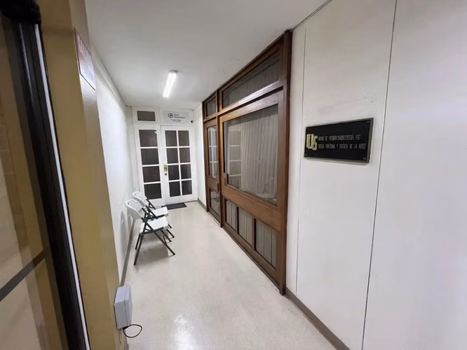 Edificio renovado ideal para uso comercial o institucional - Imagen 4