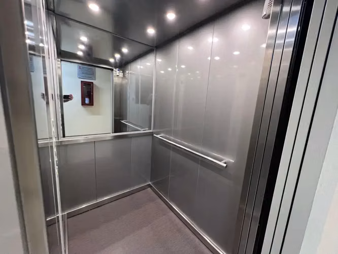 Edificio renovado ideal para uso comercial o institucional - Imagen 6