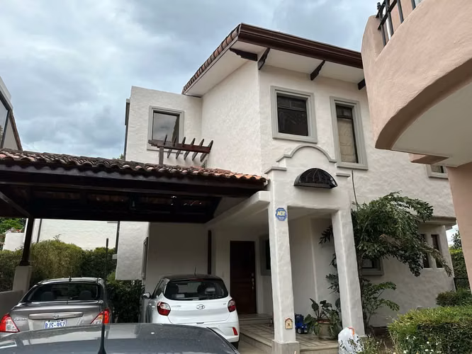 3-Bed Home Town House for rent in Condominium in Santa Ana