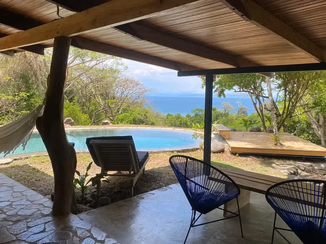 Increíble propiedad con vista al mar y potencial de desarrollo excepcional, casa estilo boho, cabaña rústica y piscina en Delicias, cerca de Montezuma. - Imagen 7
