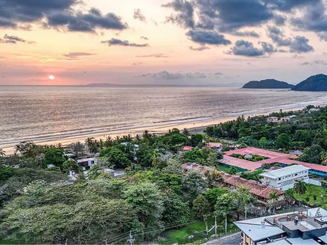 Torres del Mar 1704 - Moderno condominio de dos habitaciones en el séptimo piso en Jacó, Costa Rica - ¡Excelente ubicación! - Imagen 2