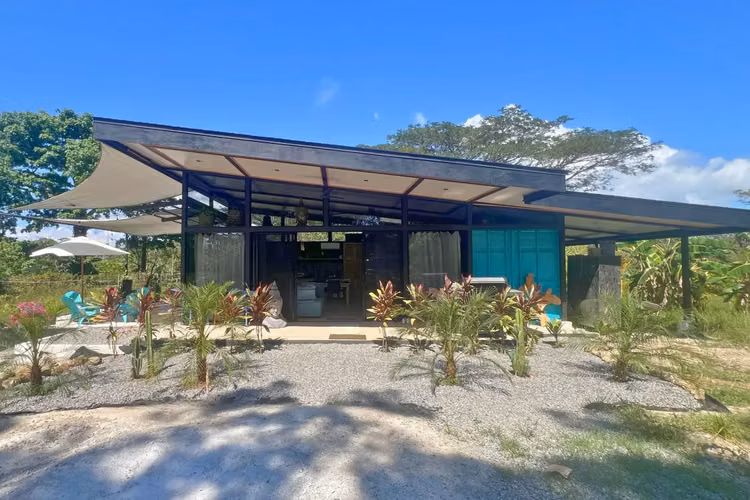 Moderna casa contenedor en un rancho de caballos Oasis – 5.029 m² en San Isidro, Santa Teresa