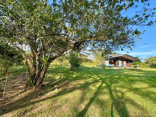 Moderna casa contenedor en un rancho de caballos Oasis – 5.029 m² en San Isidro, Santa Teresa - Imagen 2