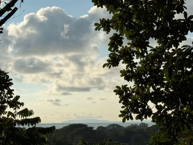 Lote con Vista al Mar y a la Montaña con Permisos Aprobados - Imagen 3