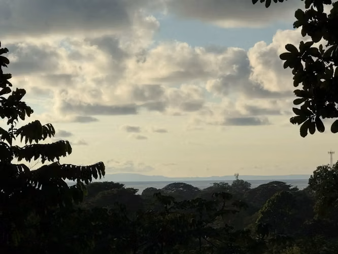 Lote con Vista al Mar y a la Montaña con Permisos Aprobados
