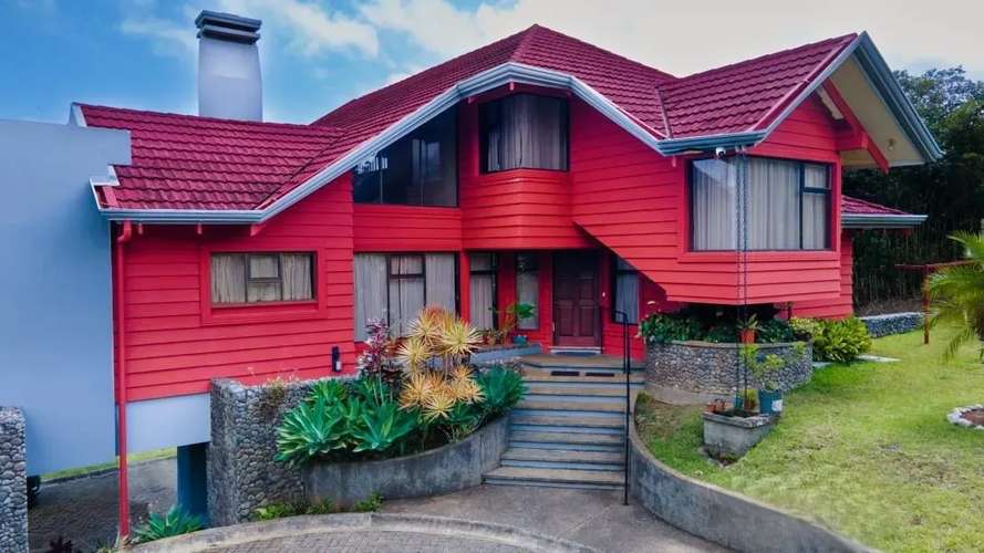 EXCLUSIVA CASA ESTILO CHALET EN VENTA EN VOLIO, SAN RAMÓN