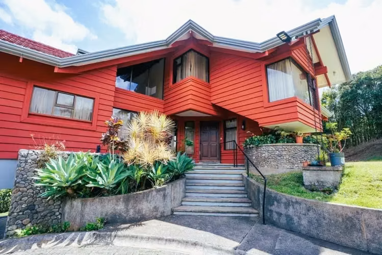 EXCLUSIVA CASA ESTILO CHALET EN VENTA EN VOLIO, SAN RAMÓN