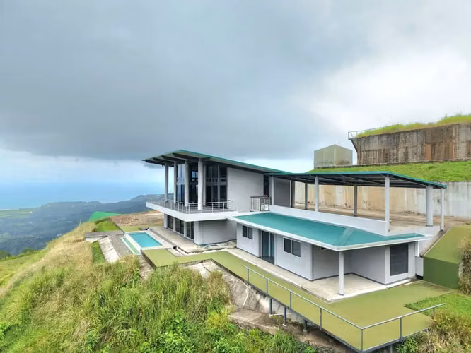 Hermosa Clouds: Finca de lujo en la montaña con impresionantes vistas al mar