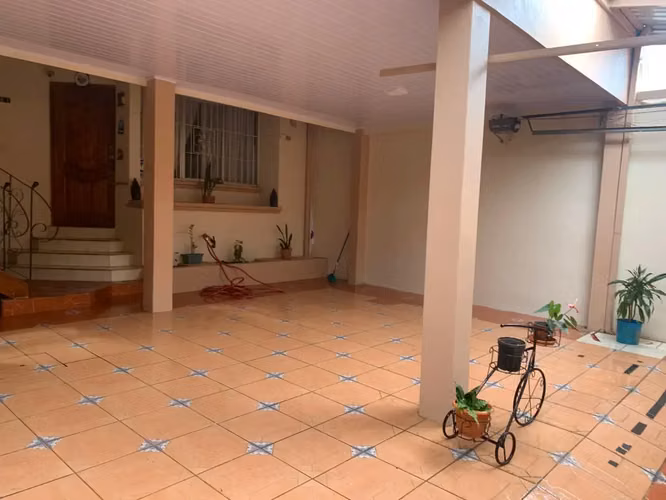 Amplia casa familiar de 6 habitaciones en Residencial Saint Clare, Moravia - Imagen 17