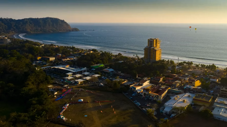 Hermoso Lote a pocos metros de la playa - Imagen 18