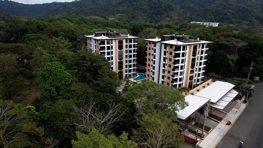 Nuevo apartamento de lujo de 2 habitaciones en Costa Rica: piscina, diseño moderno y vistas verdes. - Imagen 6
