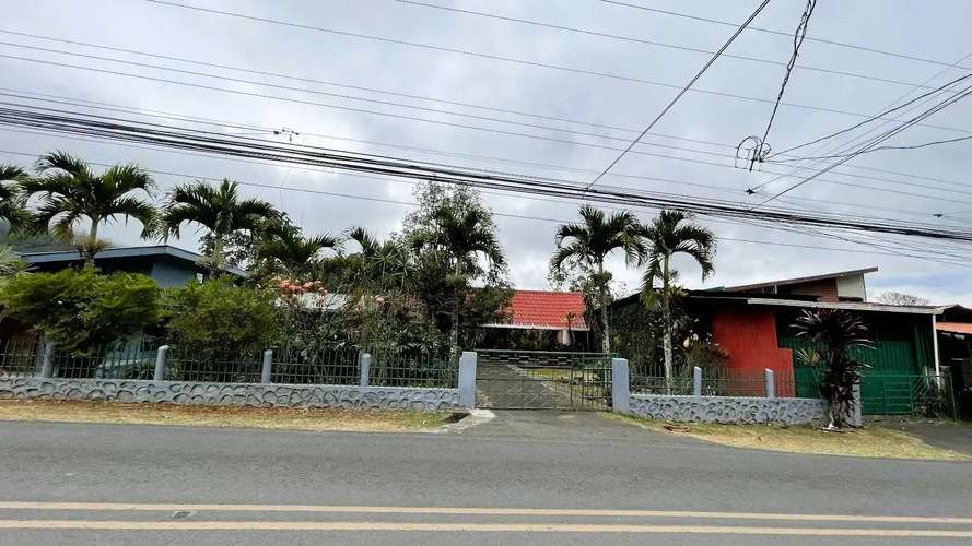 AMPLIA PROPIEDAD CON CASA EN VENTA EN ZARAGOZA, PALMARES