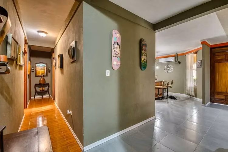 Descubre esta hermosa propiedad en el corazón de Jacó, una casa construida al estilo clásico costarricense. - Imagen 13