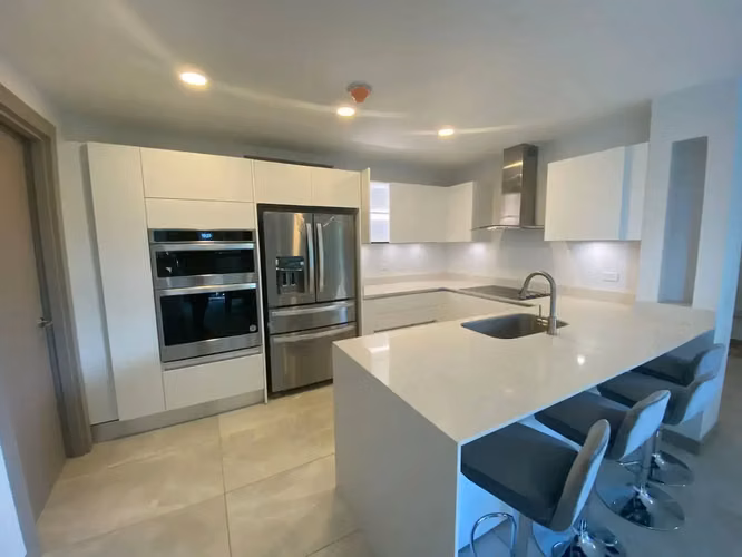 Apartamento moderno de lujo en Escazú: oasis urbano de 2 habitaciones con piscina y vistas. - Imagen 12