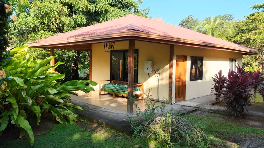 Finca tropical de lujo con lago privado, piscina y ubicación privilegiada cerca de Playa Esterillos y Bejuco. - Imagen 15