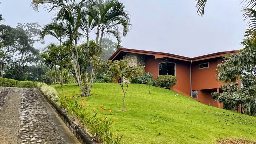 LUJOSA CASA ESTILO CHALET CON VISTAS PANORÁMICAS EN SAN PEDRO, SAN RAMÓN - Imagen 7