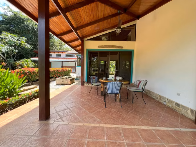 Encantadora casa de 3 dormitorios y 3 baños con piscina cerca de Tango Mar: un oasis tropical - Imagen 5