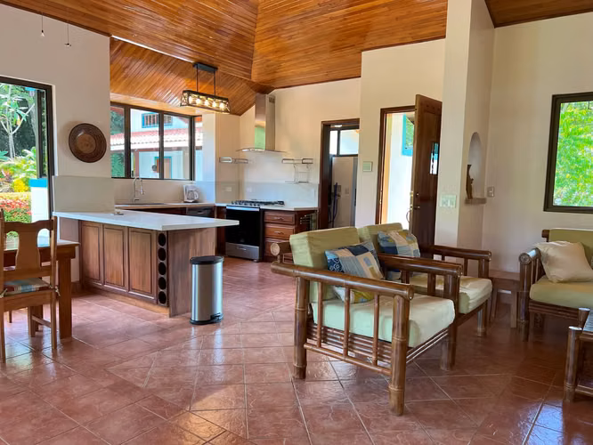 Encantadora casa de 3 dormitorios y 3 baños con piscina cerca de Tango Mar: un oasis tropical - Imagen 7
