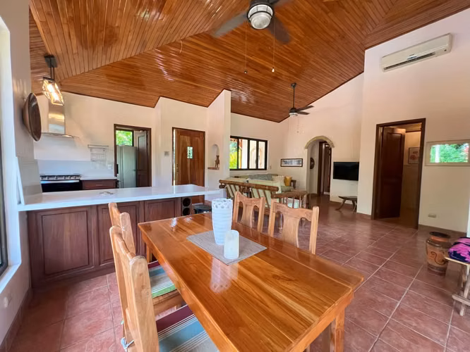 Encantadora casa de 3 dormitorios y 3 baños con piscina cerca de Tango Mar: un oasis tropical - Imagen 11
