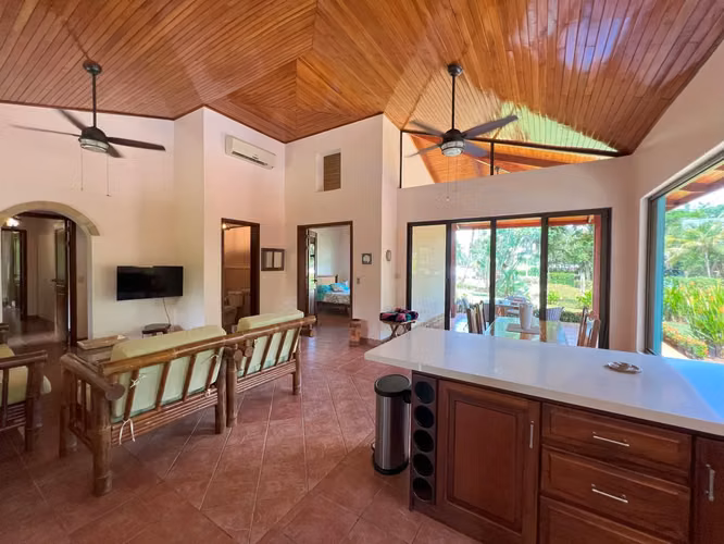 Encantadora casa de 3 dormitorios y 3 baños con piscina cerca de Tango Mar: un oasis tropical - Imagen 12