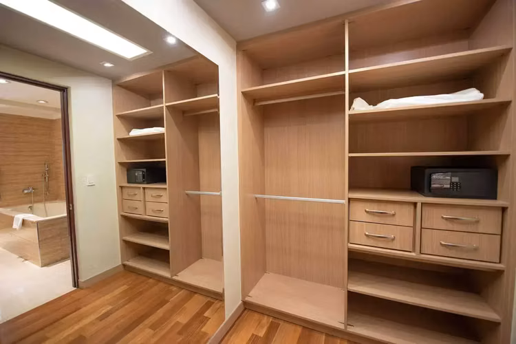 Amplio y moderno apartamento de 3 dormitorios y 4 baños en Laureles Este, Escazú - Imagen 8