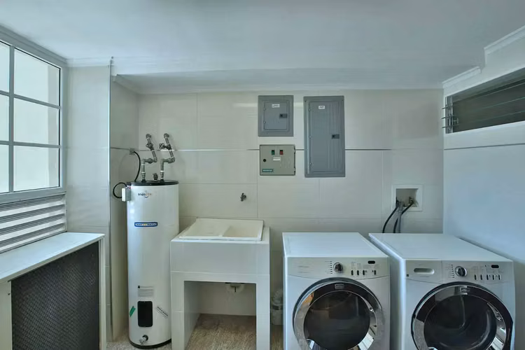 Amplio y moderno apartamento de 3 dormitorios y 4 baños en Laureles Este, Escazú - Imagen 9