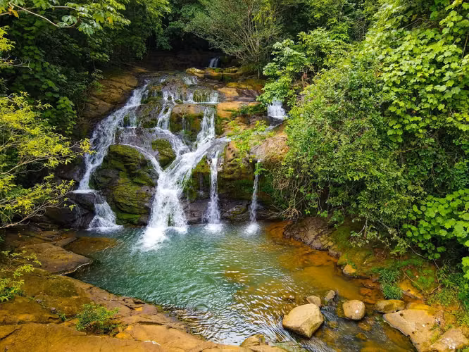Increíble Propiedad Ecológica con 4 Espectaculares Cascadas - Imagen 9