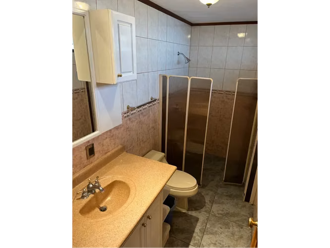 CASA DE UN NIVEL COMPLETAMENTE AMUEBLADA EN ALQUILER EN LA FAVORITA, ROHRMOSER