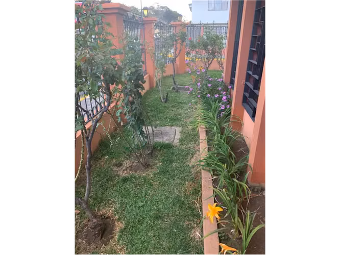CASA DE UN NIVEL COMPLETAMENTE AMUEBLADA EN ALQUILER EN LA FAVORITA, ROHRMOSER