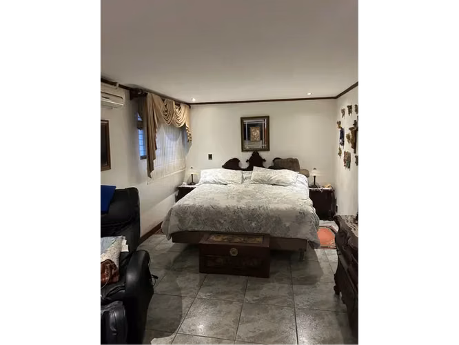CASA DE UN NIVEL COMPLETAMENTE AMUEBLADA EN ALQUILER EN LA FAVORITA, ROHRMOSER