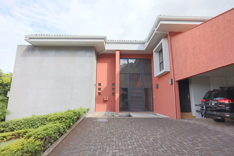 En Renta – Residencia de Lujo en Alto de Las Palomas, Escazú - Imagen 3