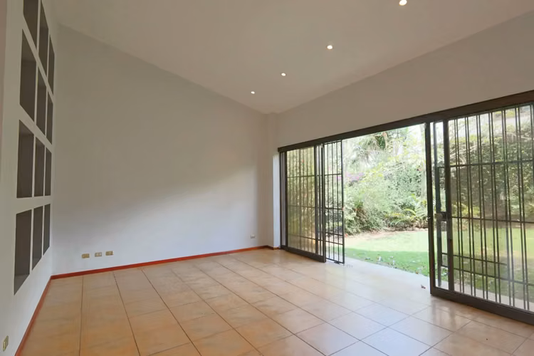 En Renta – Residencia de Lujo en Alto de Las Palomas, Escazú - Imagen 12