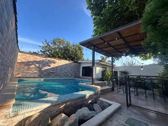 Casa con Piscina Privada en Jacó Sol, Costa Rica