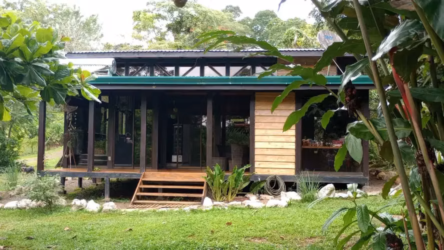 Retiro Eco-Lodge Bijagual: Vida sostenible con casas de huéspedes, acceso al río y exuberantes jardines. - Imagen 14