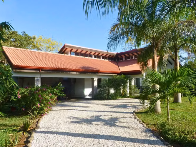 Villa Palma Royal Exclusiva Finca Privada con Lujo Moderno y Encanto Natural con establos para caballos en Las Delicias Santa Teresa - Imagen 2